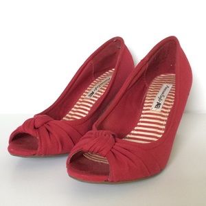 American Eagle Red Heels Pumps